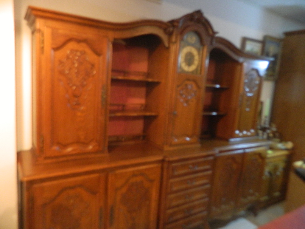 VITRINA BAROC DIN LEMN'''