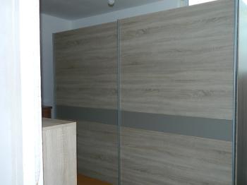 dulap glisant 2 usi cu sistem franare....